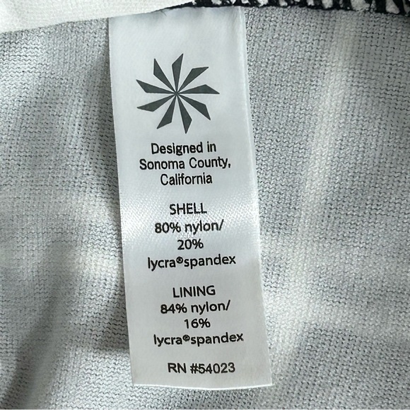 Athleta Black and White Plaid One Piece Underwire Swimsuit 34 B/C Tall - Picture 8 of 10